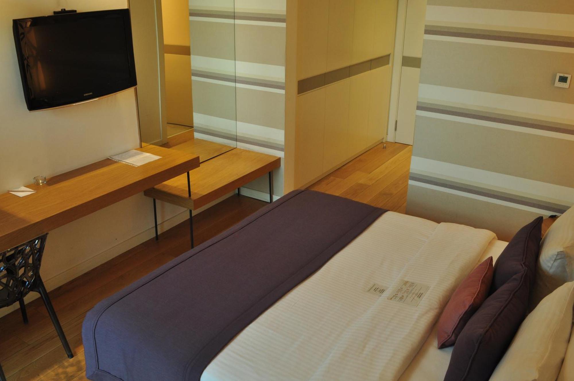 Wes Hotel コジャエリ 部屋 写真