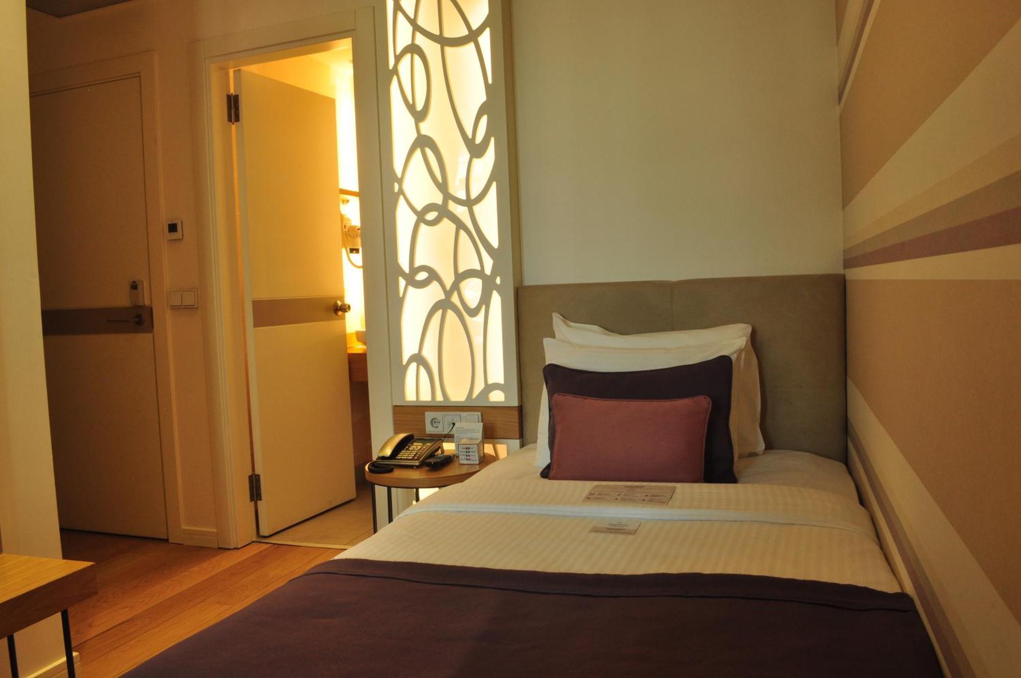Wes Hotel コジャエリ 部屋 写真