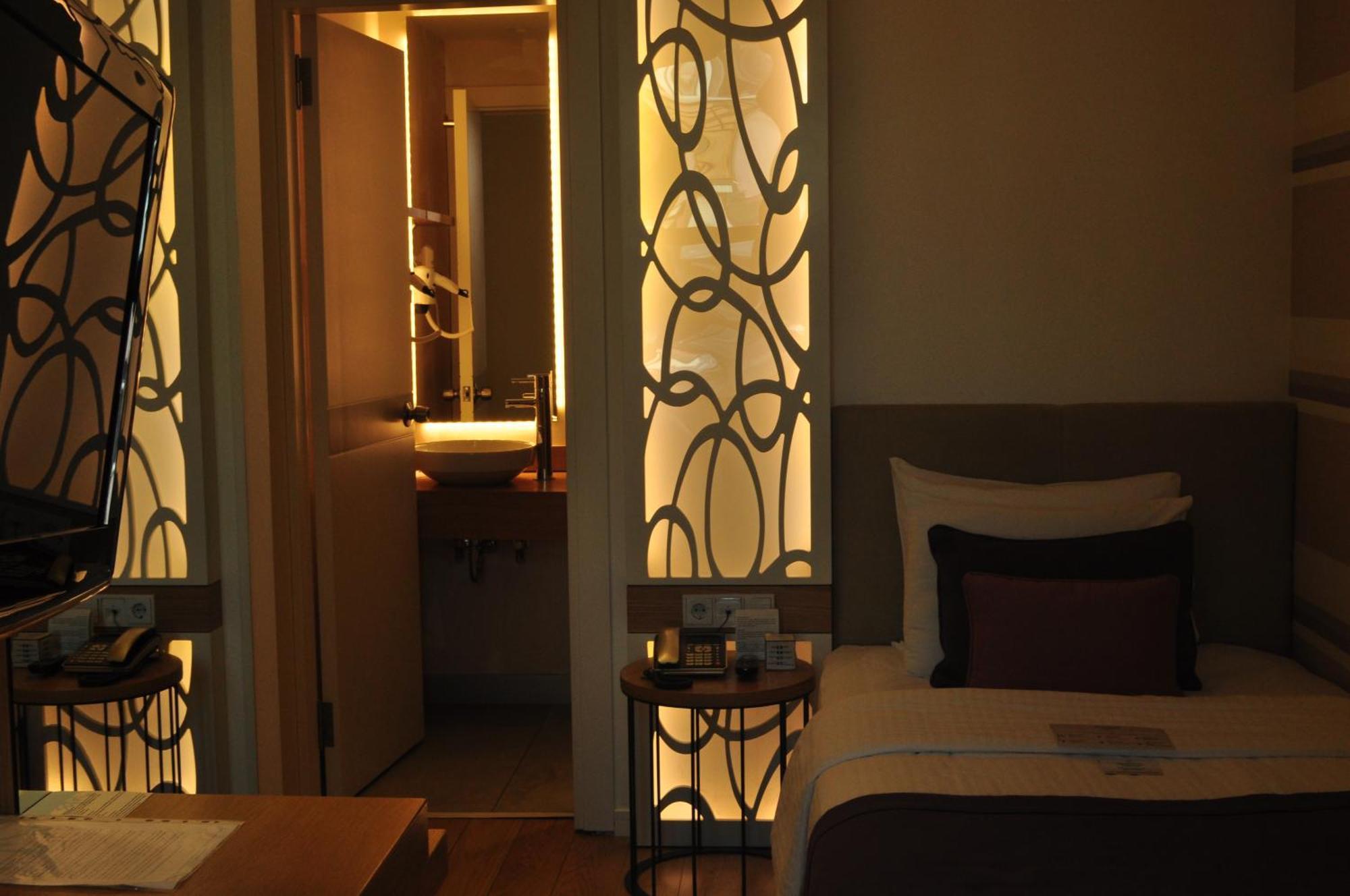 Wes Hotel コジャエリ 部屋 写真