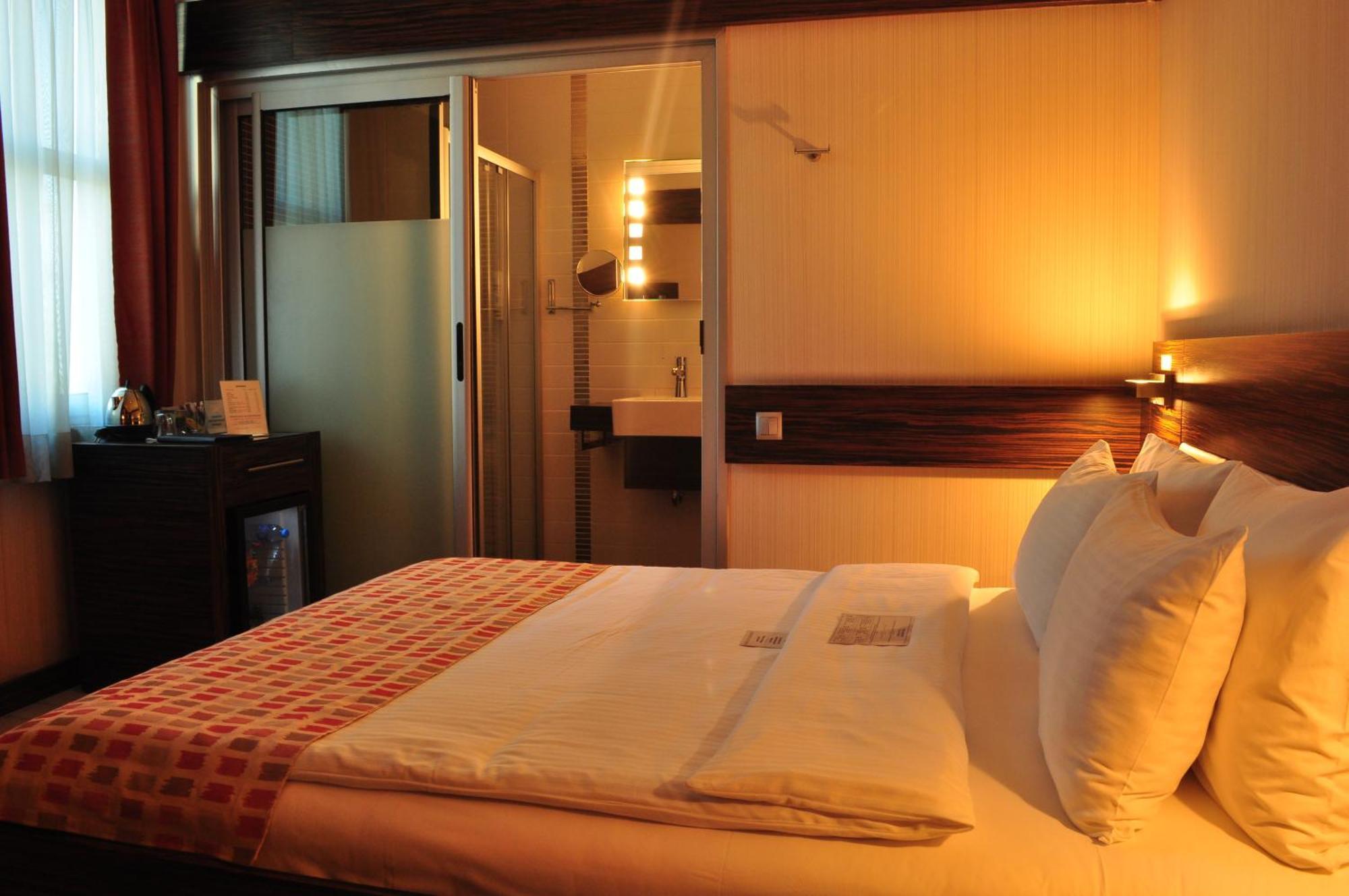 Wes Hotel コジャエリ 部屋 写真