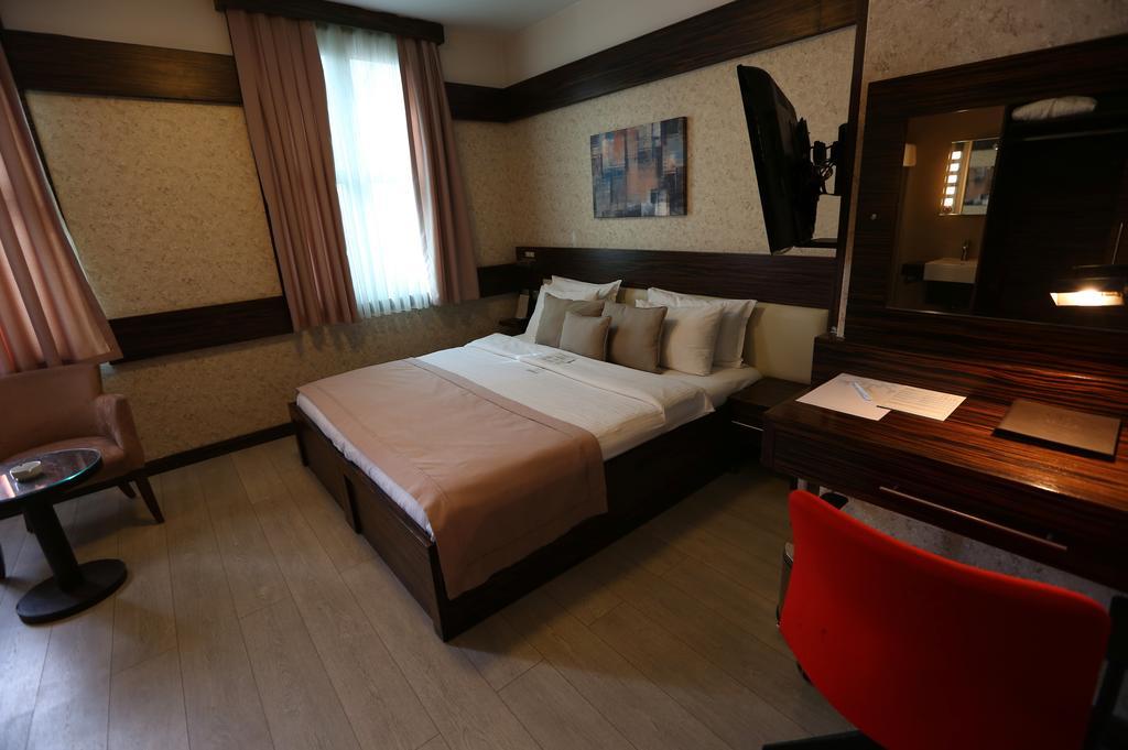 Wes Hotel コジャエリ エクステリア 写真