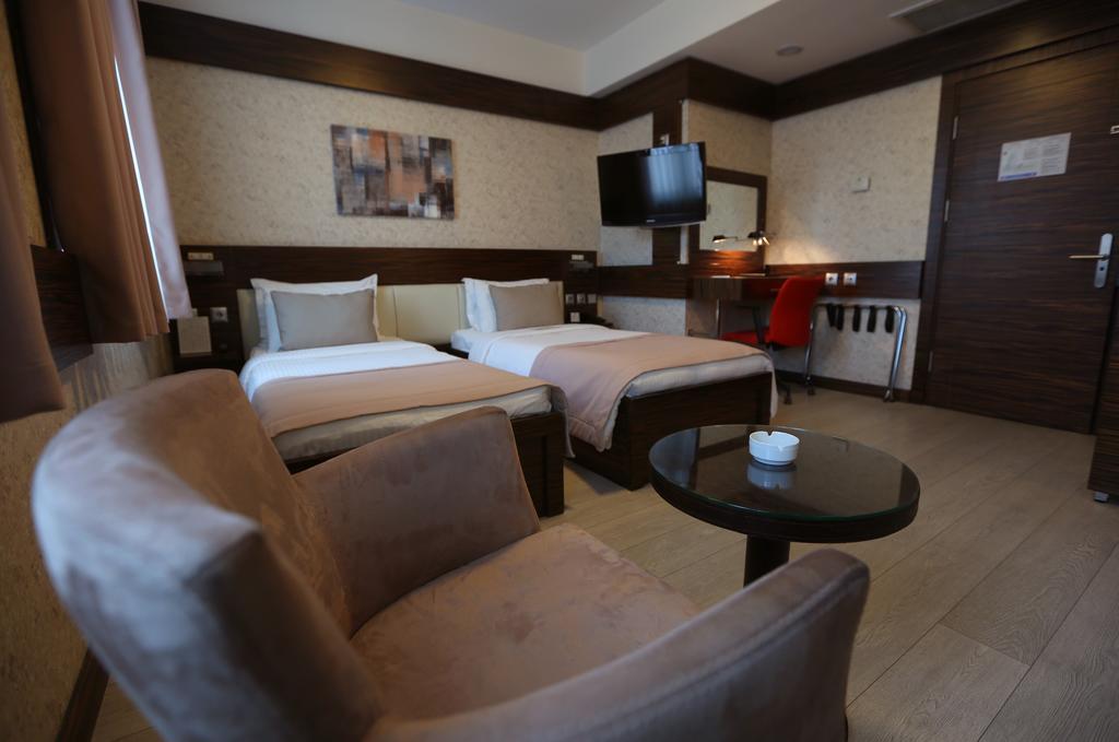 Wes Hotel コジャエリ エクステリア 写真