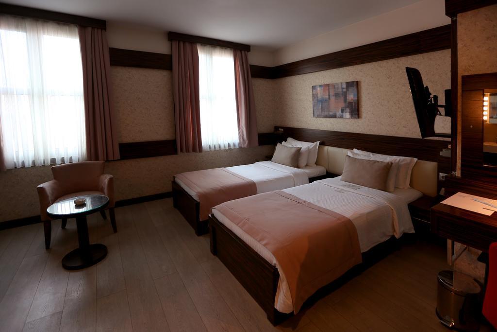 Wes Hotel コジャエリ エクステリア 写真