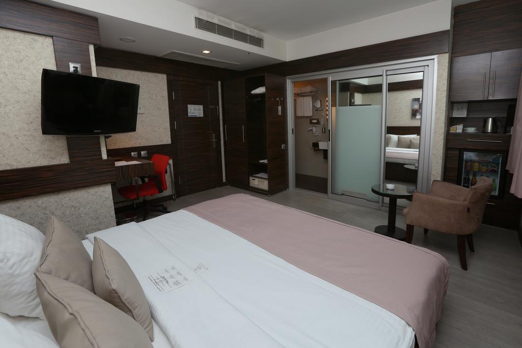 Wes Hotel コジャエリ エクステリア 写真