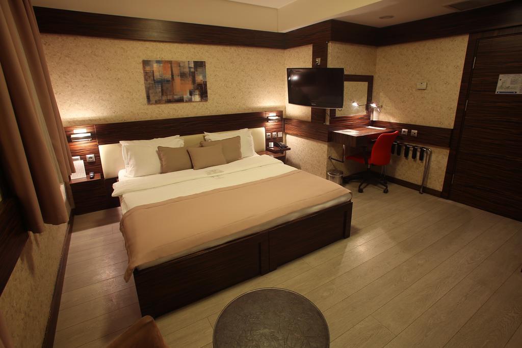 Wes Hotel コジャエリ エクステリア 写真