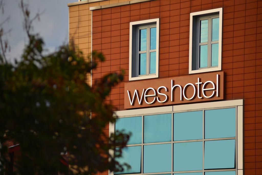 Wes Hotel コジャエリ エクステリア 写真